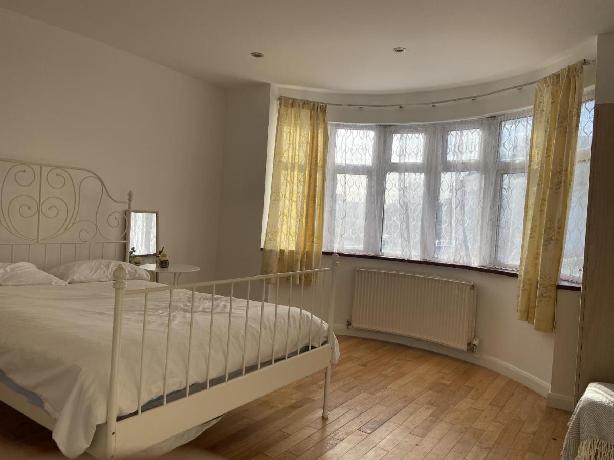 Art Double Bed Room Edgware Exterior foto